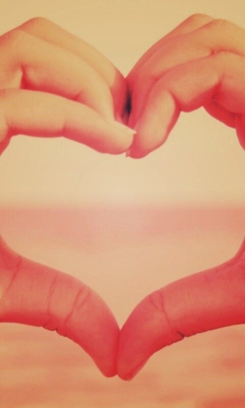 Руки сложенные сердечком обои
