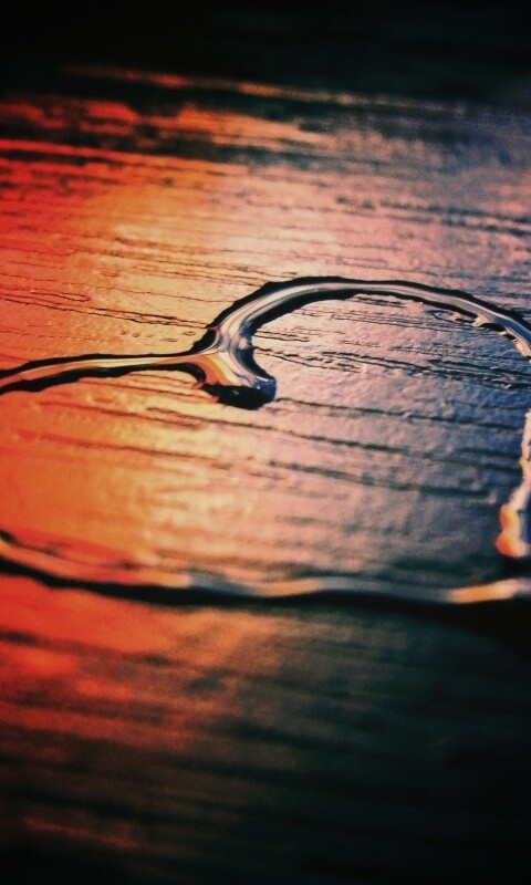 Сердечко из воды обои