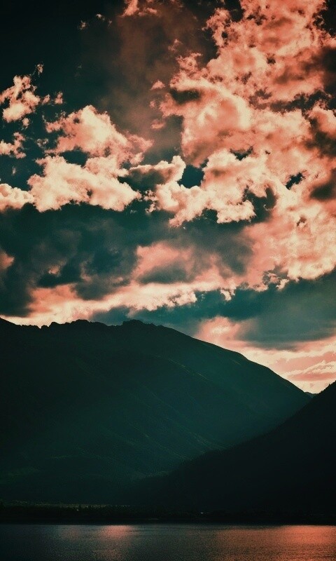 Свет на склонах гор обои