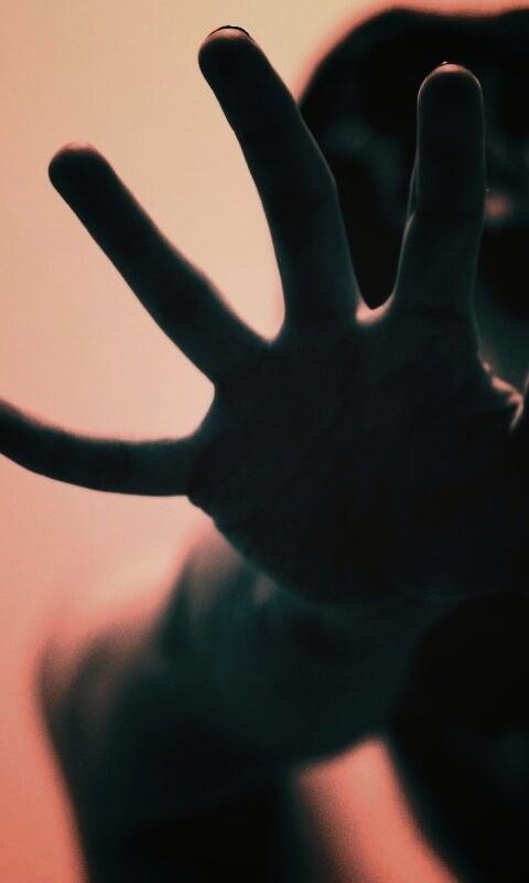 Руки тянутся к тебе обои