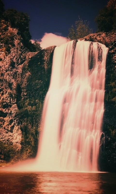 Скалистый водопад обои