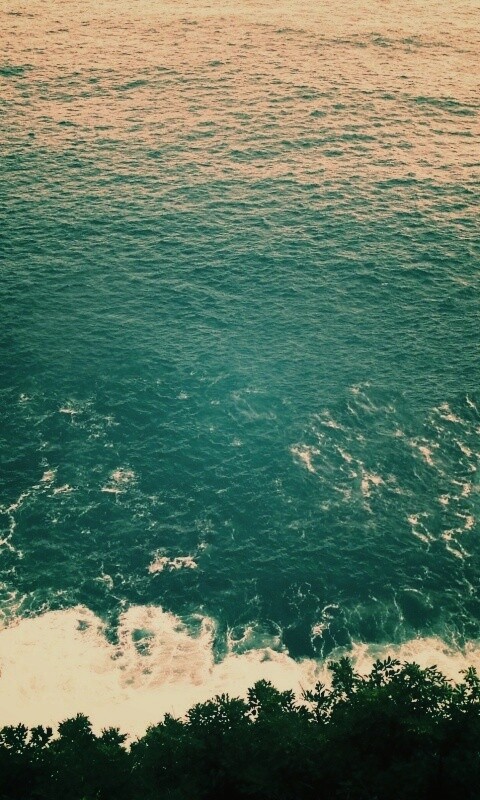 Утёс у красивого моря обои