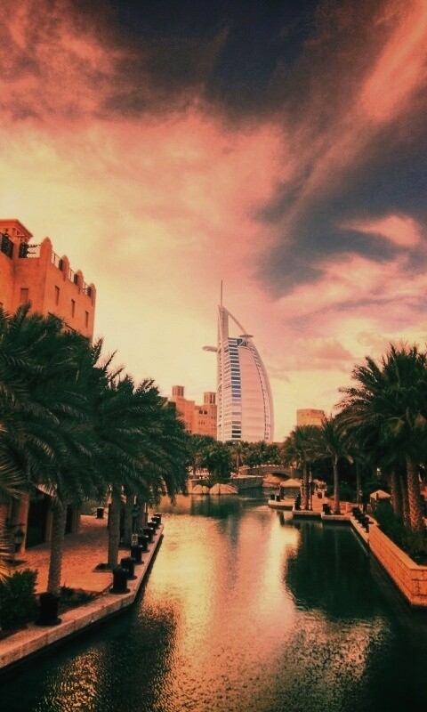 Вид на гостиницу Бурдж Аль Араб в Дубае обои