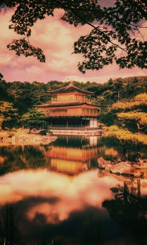 Японский домик на берегу озера обои