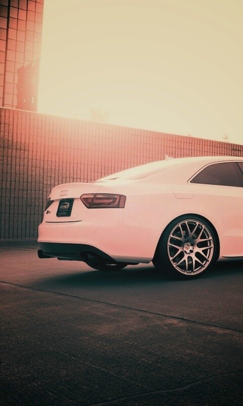 Ауди на парковке обои