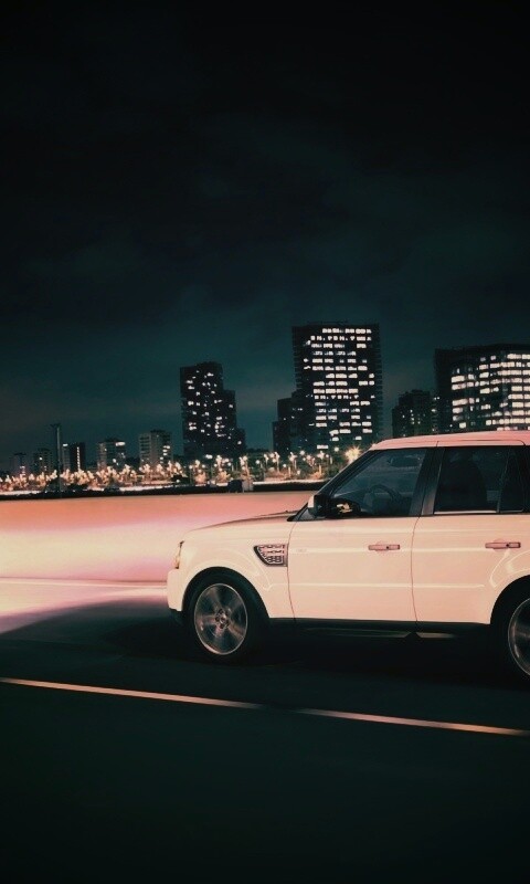 Рендж ровер на трассе обои