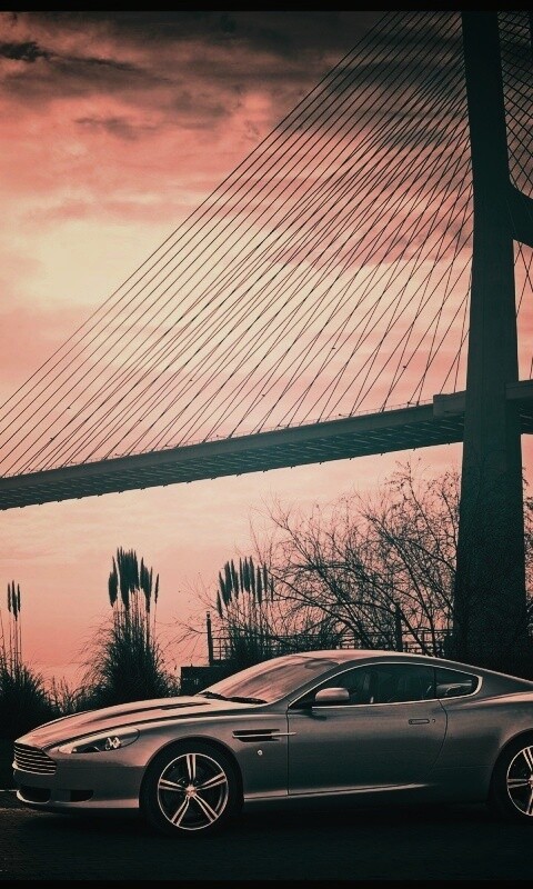 Aston Martin на фоне моста обои