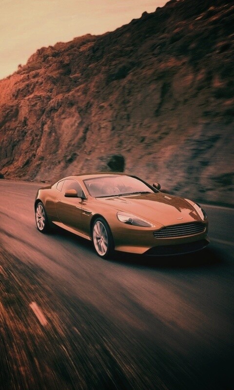 Aston Martin в горах обои