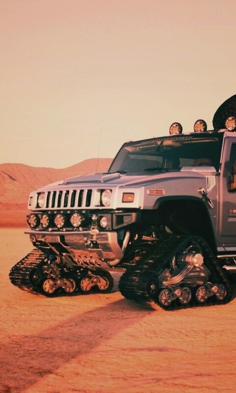 Hammer на гусеницах обои