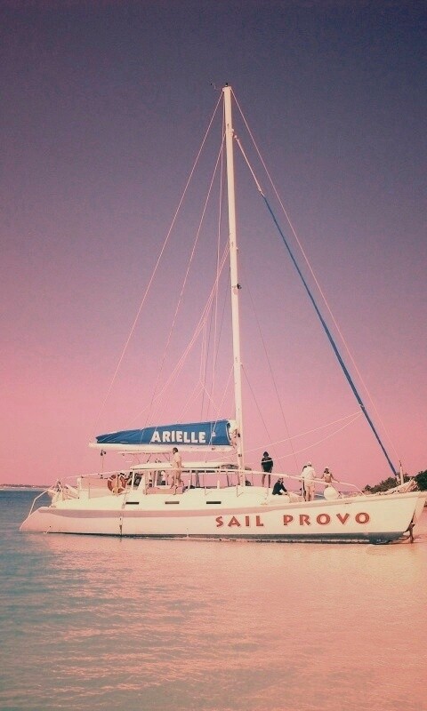 Яхта в голубой лагуне обои