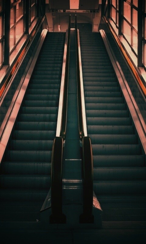 Эскалаторы снизу обои