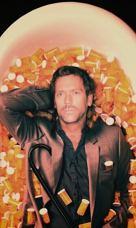 Хаус в ванне с викодином обои