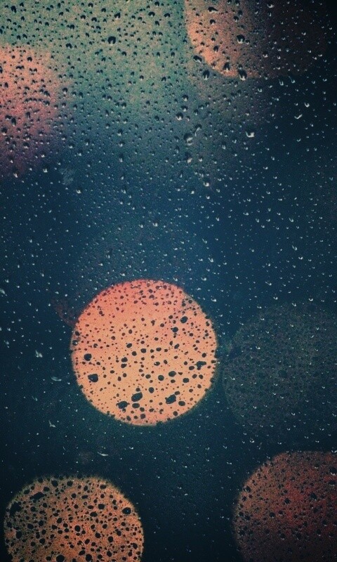 Блики за мокрым стеклом обои