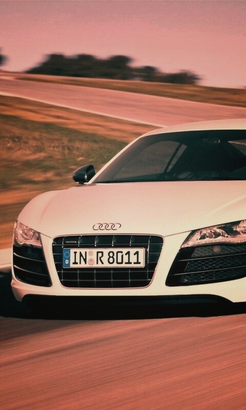 Белый Audi на повороте обои