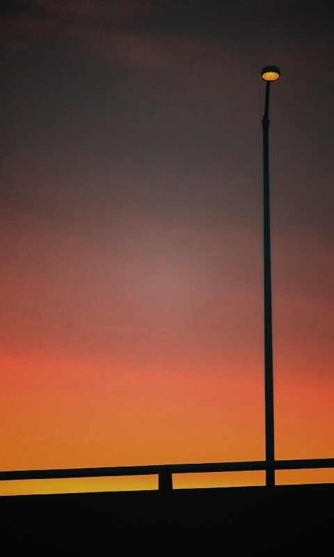 Одинокий фонарь обои