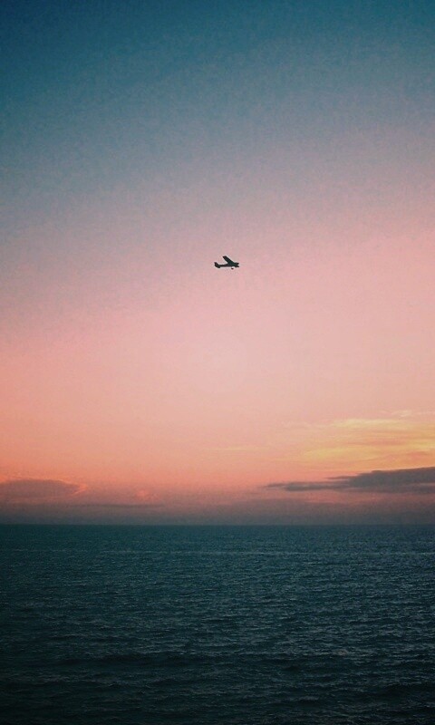 Паращий над морем обои