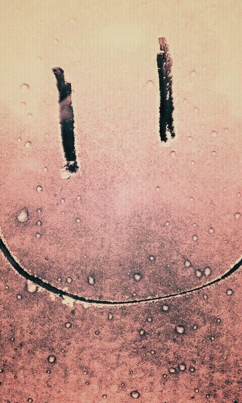 Улыбка на стекле обои