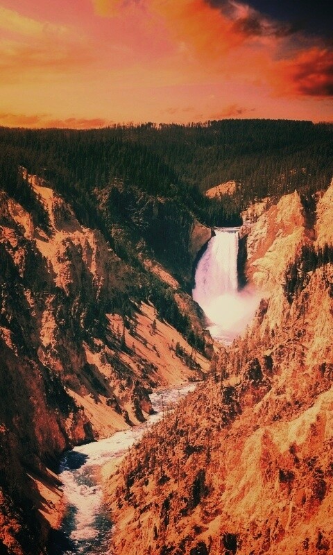 Водопад в скалистой местности обои