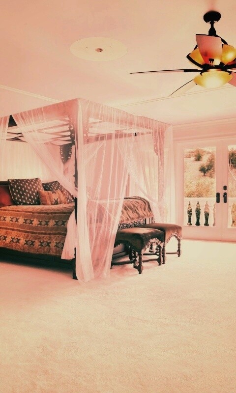 Светлая спальня обои