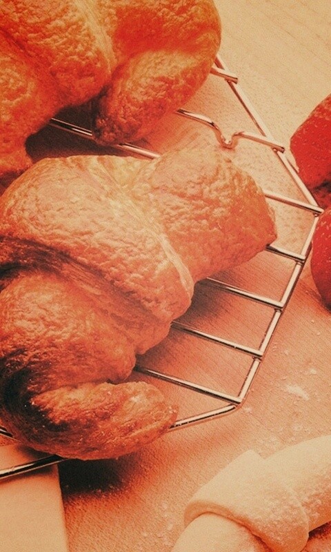 Круассаны с клубникой обои