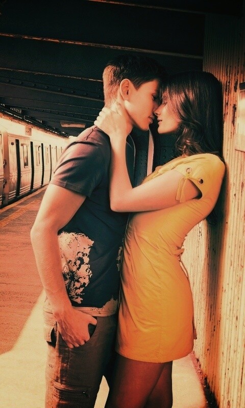 Прощание на станции метро обои