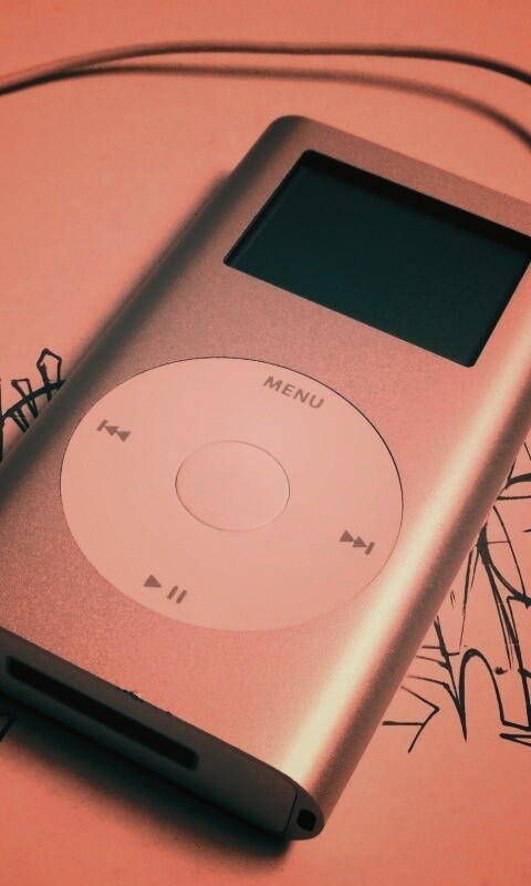 iPod на лиске с граффити обои