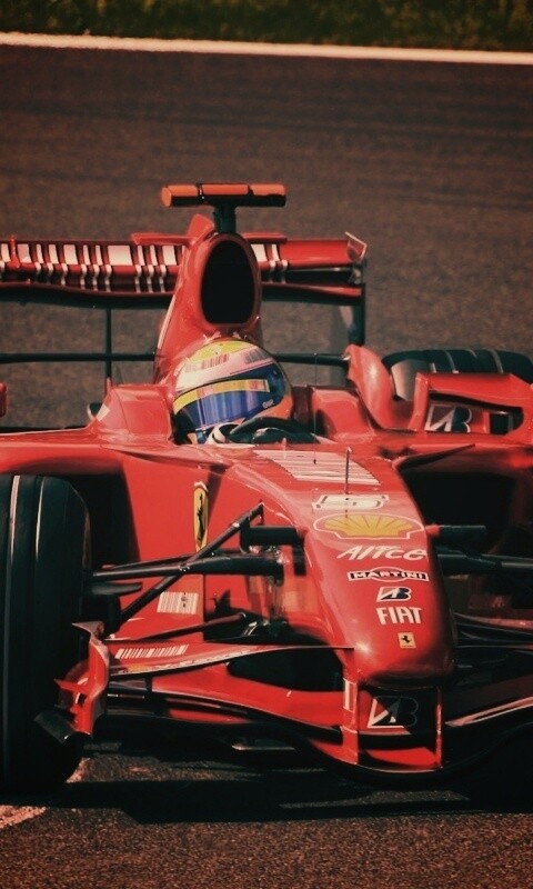 Болид Формула 1 на повороте обои