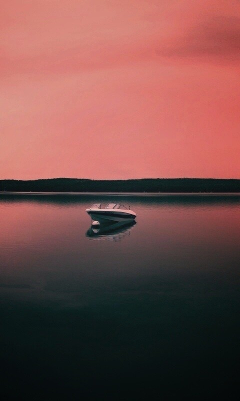 Катер на озере обои