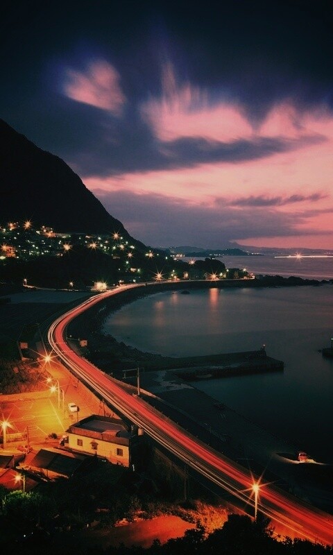 Городок у моря обои