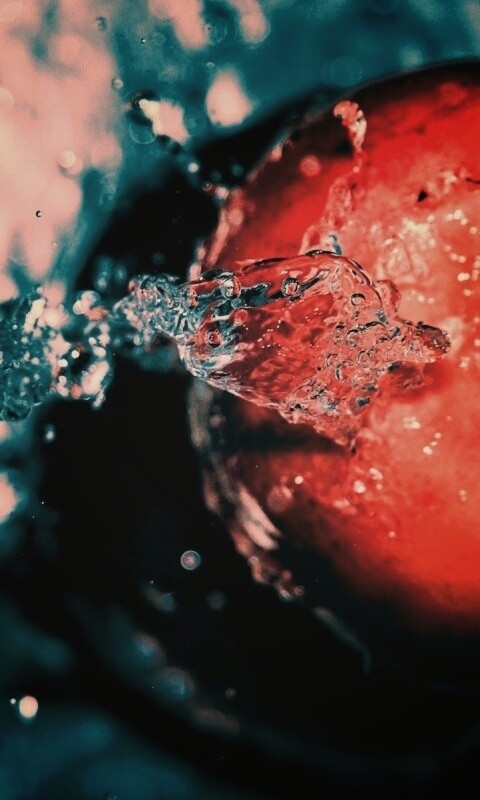 Брызги на яблоке обои