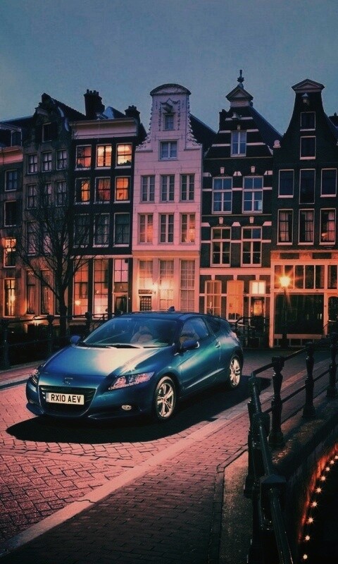 Автомобиль на мосту в свете фонаря обои