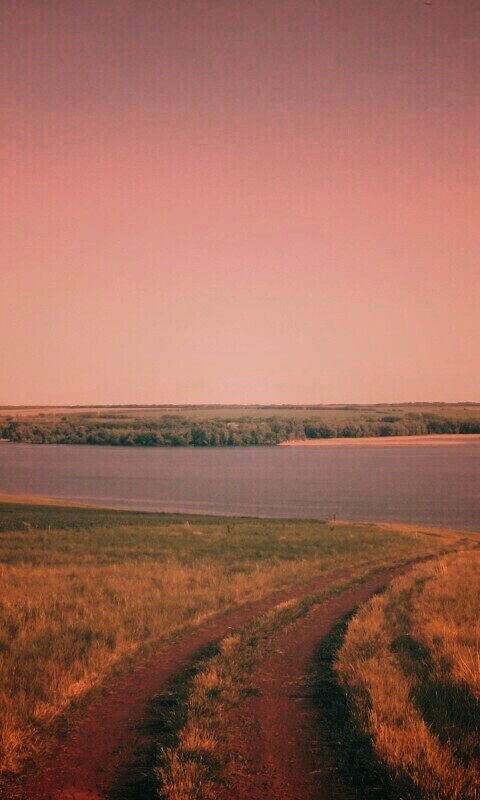 Дорога спускается к воде обои