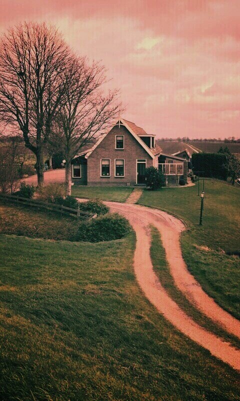 Дом в поле обои