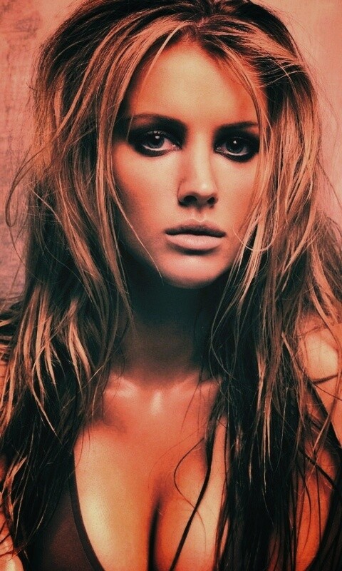 Брюнетка обои