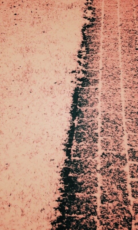 След покрышек в снегу обои