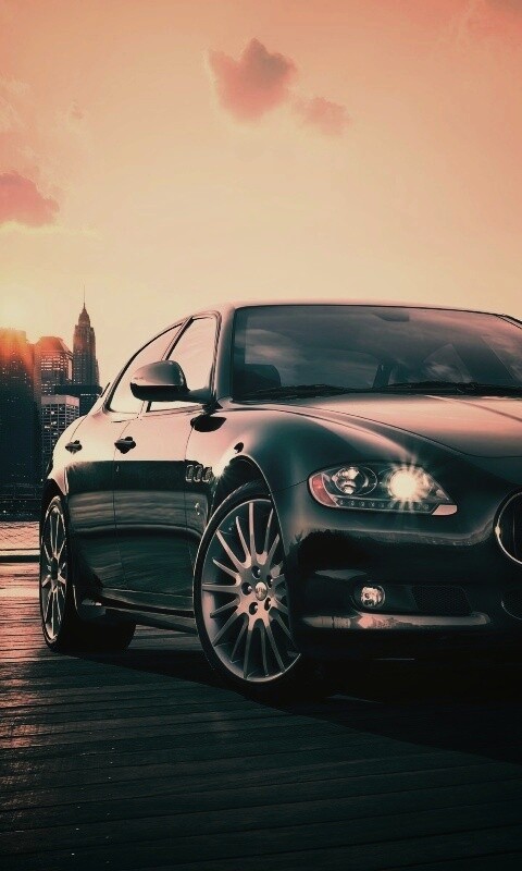 Черная мазерати на пирсе обои