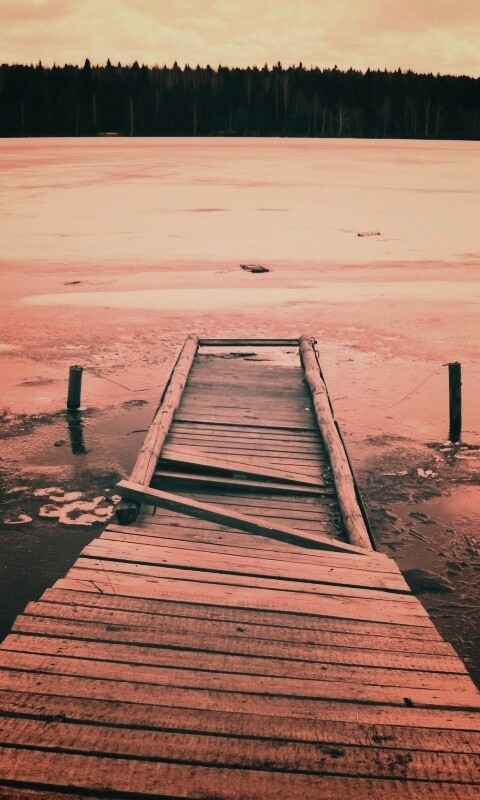 Пирс на замерзшем озере обои