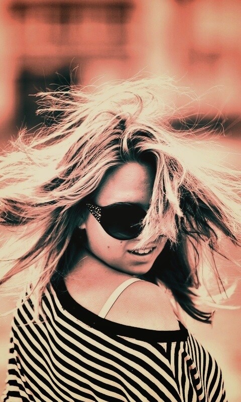 Девушка в тельняшке обои