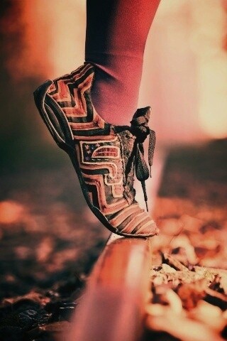 Разноцветные кроссовки обои