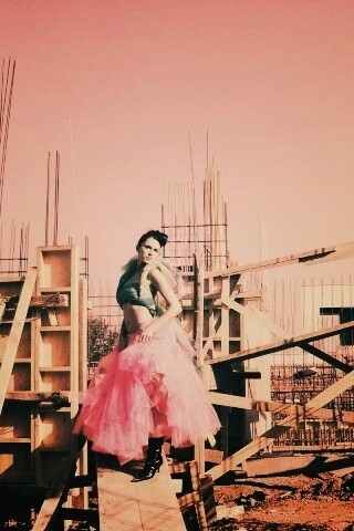 Девушка на стройке обои