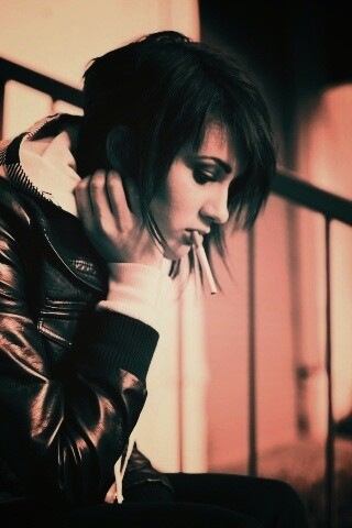 Девушка с сигаретой обои