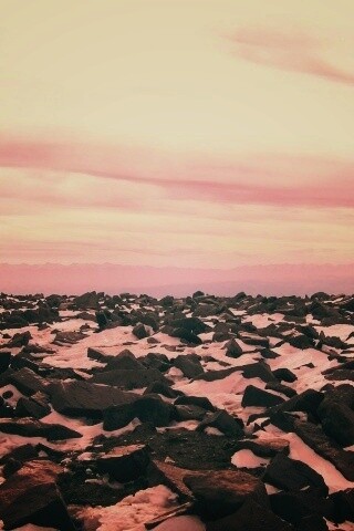 Заснеженная каменистая равнина обои