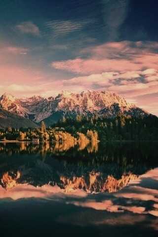 Горы отражаются в озере обои