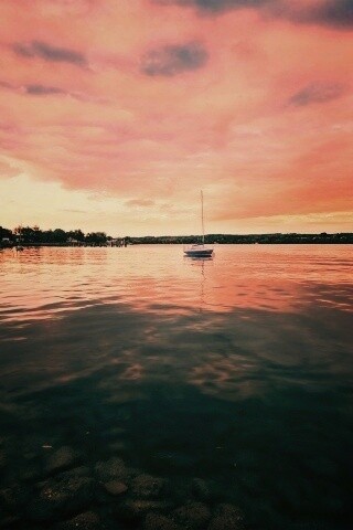 Яхта на озере обои