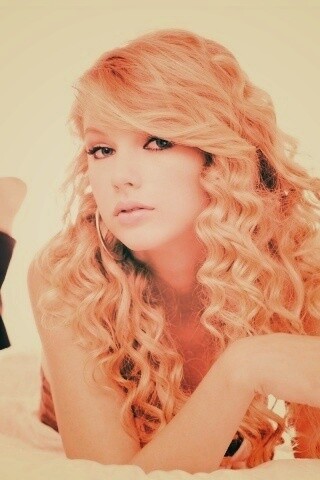 Тэйлор Свифт играет с волсоами обои