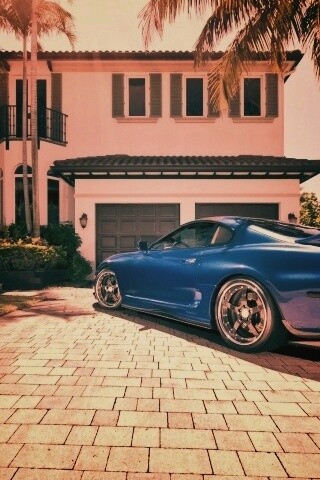 Синее авто у коттеджа обои