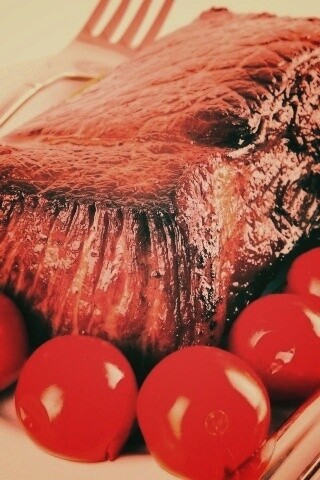 Стейк с помидорами обои