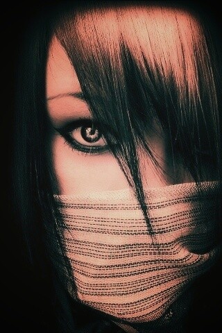 Девушка с закрытым ртом обои