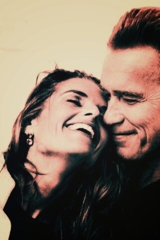 Арнольд Шварцнегер с девушкой обои