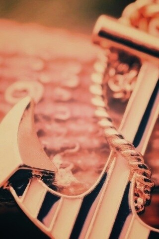 Кулон в виде якоря обои